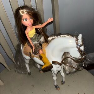 Fashion bratz  2001 Doll on Bratz White Horse with Yellow Boots
